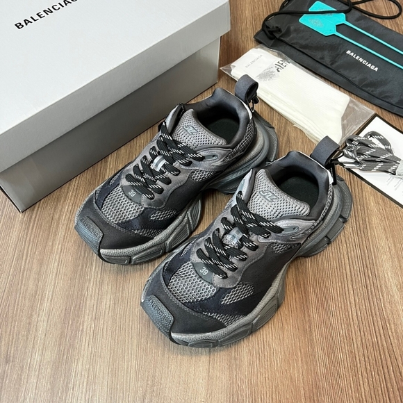 🌴🌴🌴Balenciaga's craftsmanship needs no mention - Picture 2 of 5